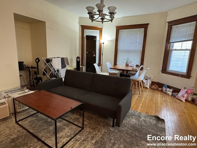 Photo - 335 Faneuil St