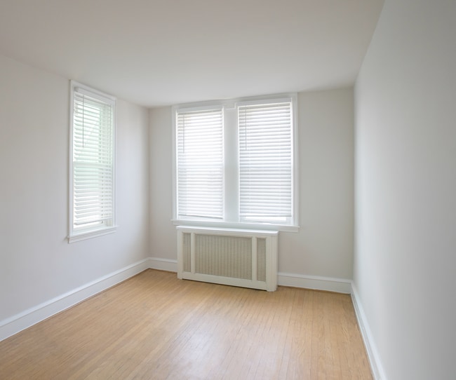 Photo - 1938 E Somerset St