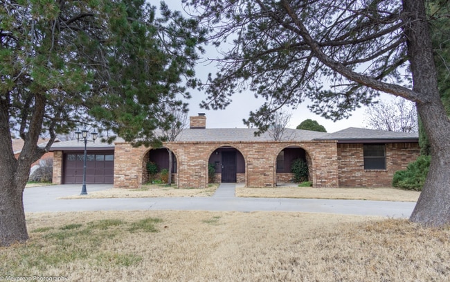 Building Photo - 1845 Carlyle Dr