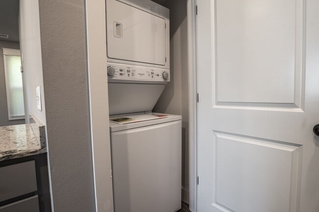 756 S Locust Ave Unit 756 Locust Ave, E-1