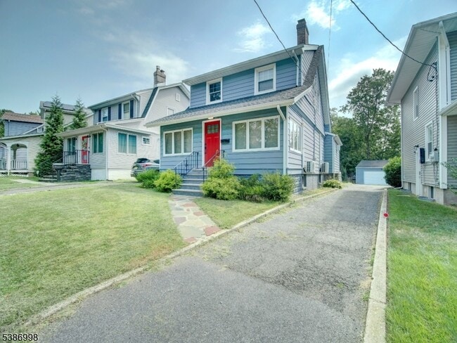 Photo - 415 Orange Rd