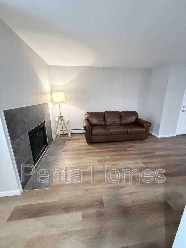 Building Photo - 512 E Monroe Dr Unit D416