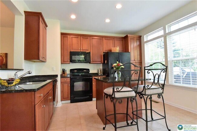 Photo - 1600 Oakridge Ln