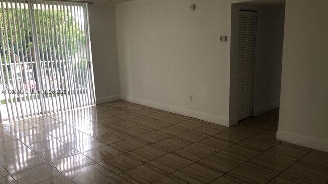 Building Photo - 494 NW 165th St Unit C302