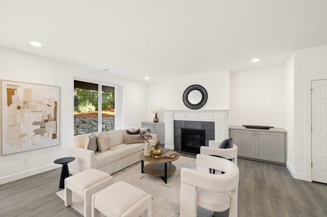 Photo - 4Bd/3.5Ba Covington House