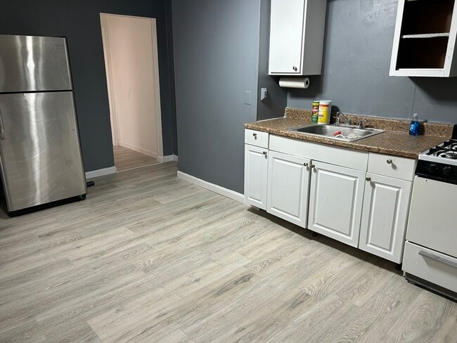 Building Photo - 14 Monument Sq Unit 1-3