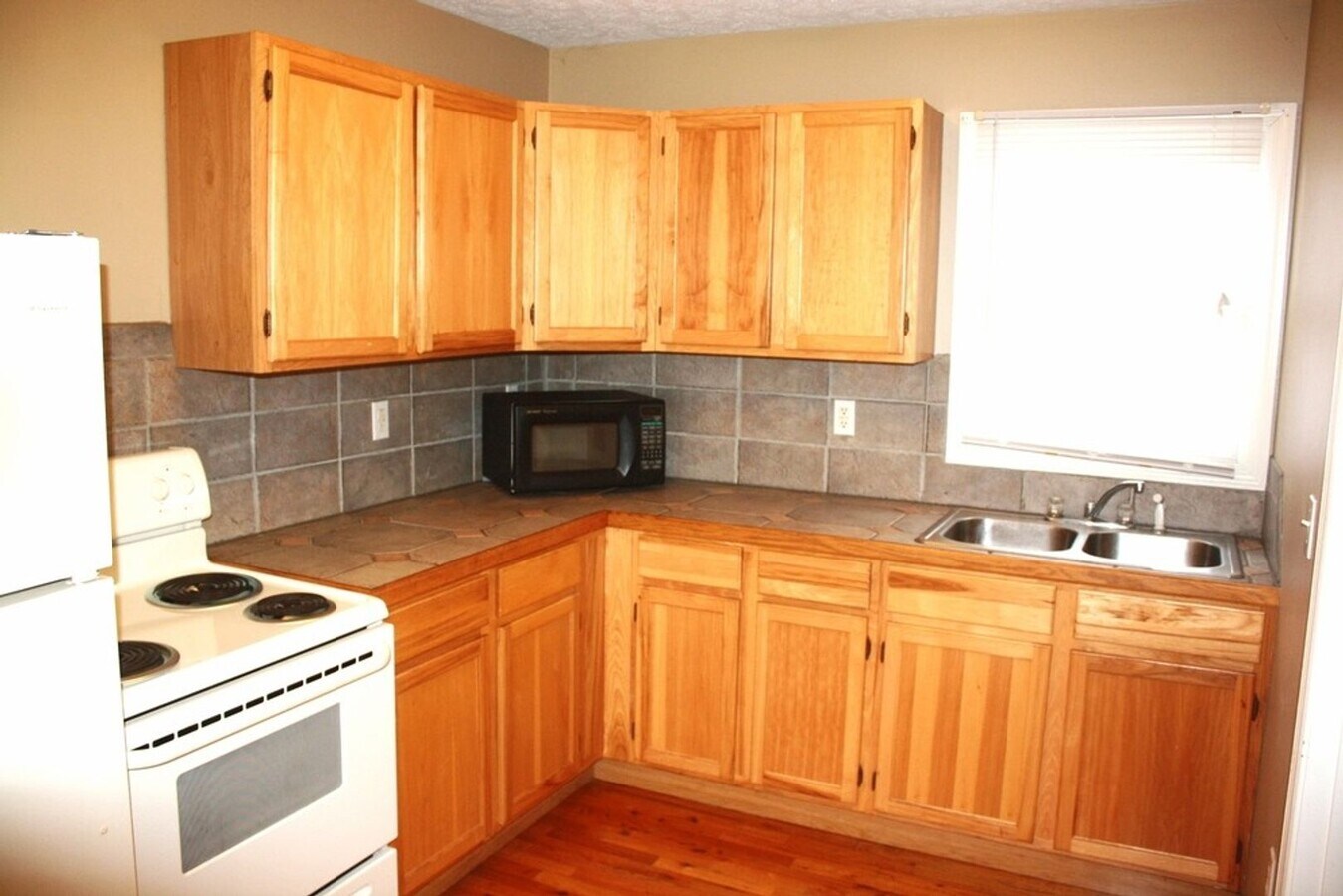 Photo - 203 E College Ave Unidad #1