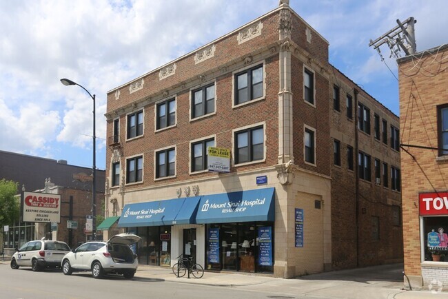 Building Photo - 821 W Diversey Pkwy Rental