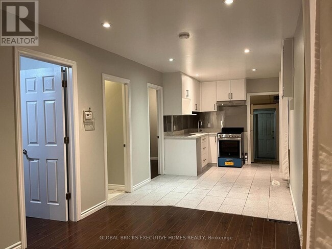 Photo - 367 Kipling Ave