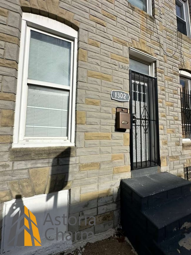 Building Photo - 1 Bedroom Plus Den Rowhome on Kuper Place