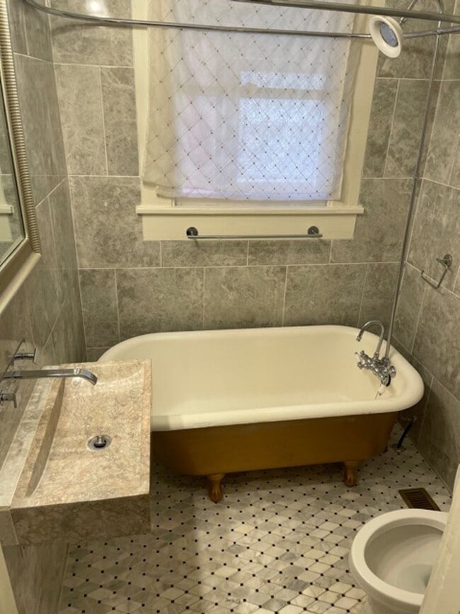 Photo - Remodeled 1 Bed Apartment near LSUS