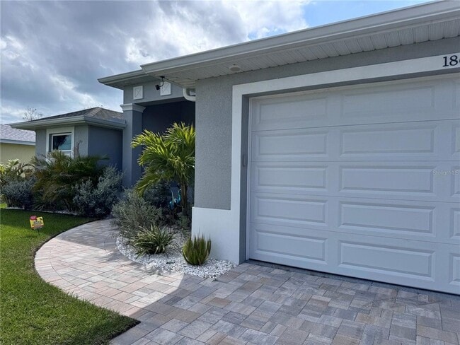 Building Photo - 186 Fairway Rd