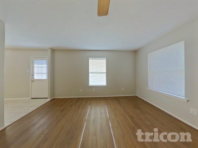 Photo - 33107 Cottonwood Bend