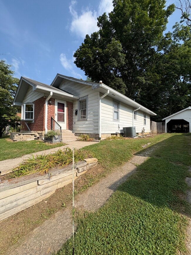 215 E Vermilya Ave