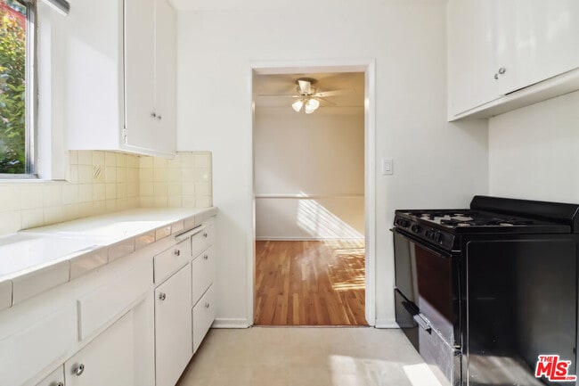 Photo - 1411 N Fairfax Ave Unidad 22