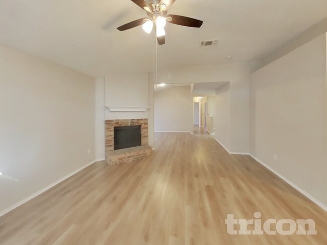 Photo - 327 Moss Hill Dr