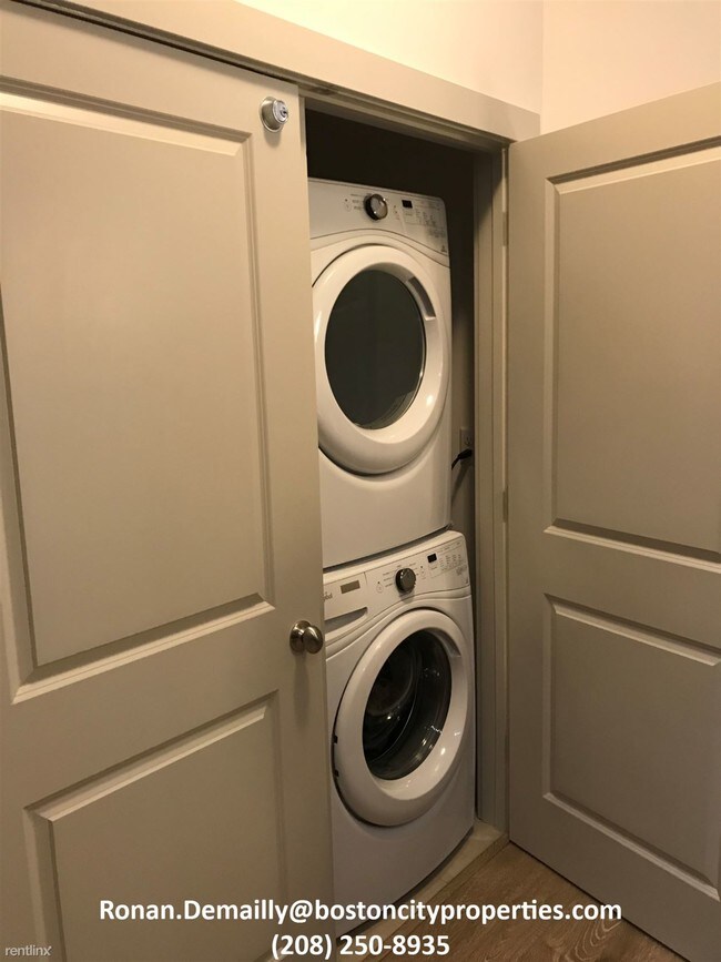 Photo - 1 br, 1 bath  - 151 steel place