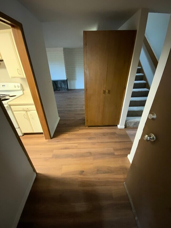 Photo - N Tacoma Town home 2bdr 1.5 bath 2 car car...