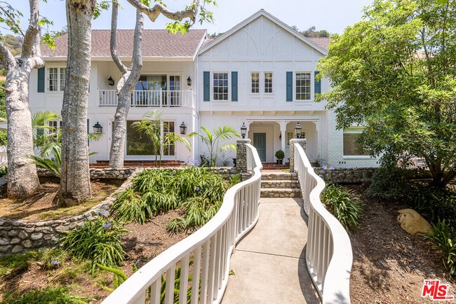 Building Photo - 2628 Mandeville Canyon Rd Rental