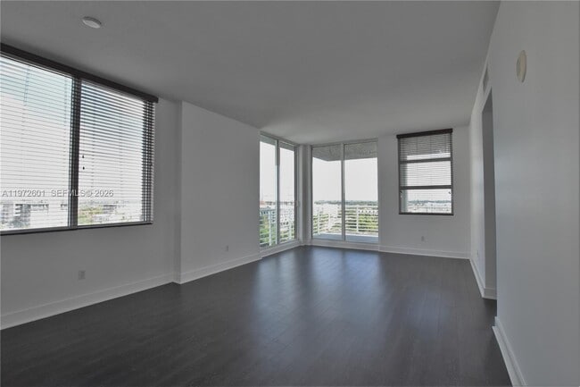 Photo - 315 NE 3rd Ave Unidad 901