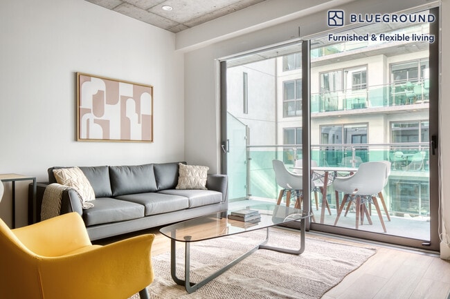 Building Photo - 1027 Wilshire Blvd Rental