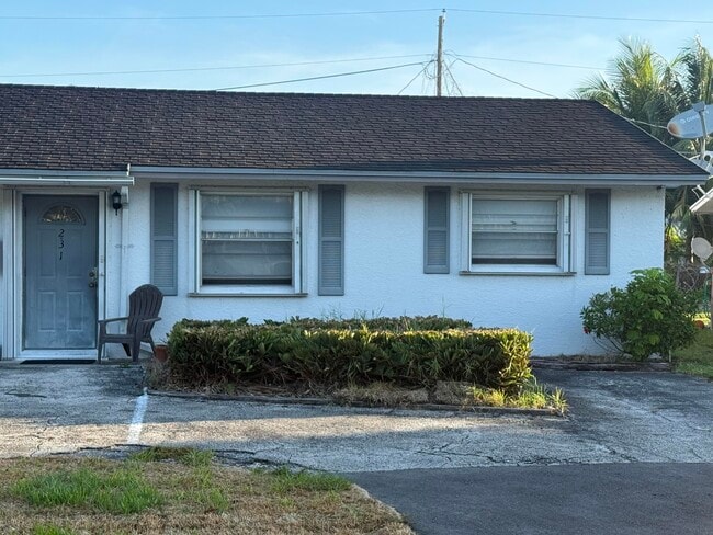 Building Photo - 231 Hibiscus St Rental