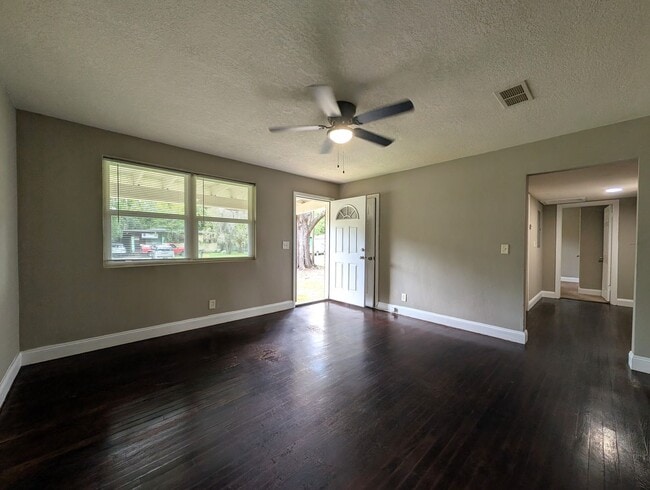 Photo - AVAILABLE NOW!! 3/1 Updated and Ready for a move-in!