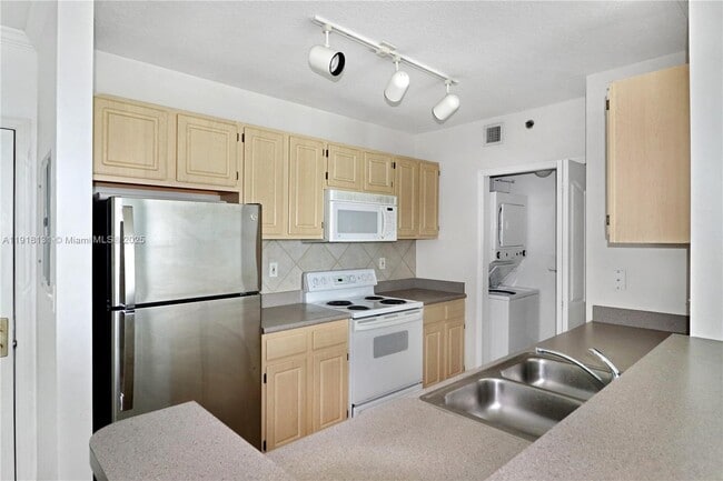 Photo - 2665 SW 37th Ave Unit 908