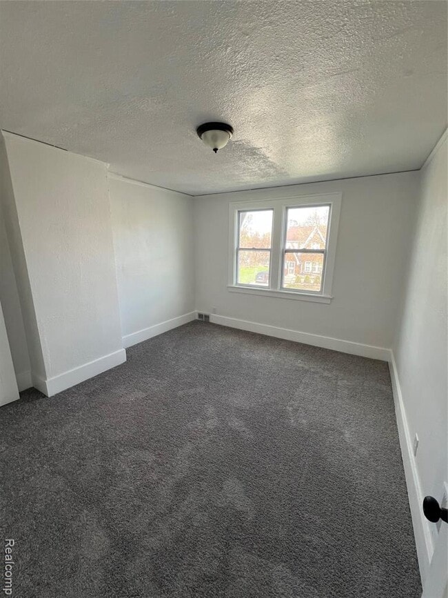 Photo - 16157 Linwood St