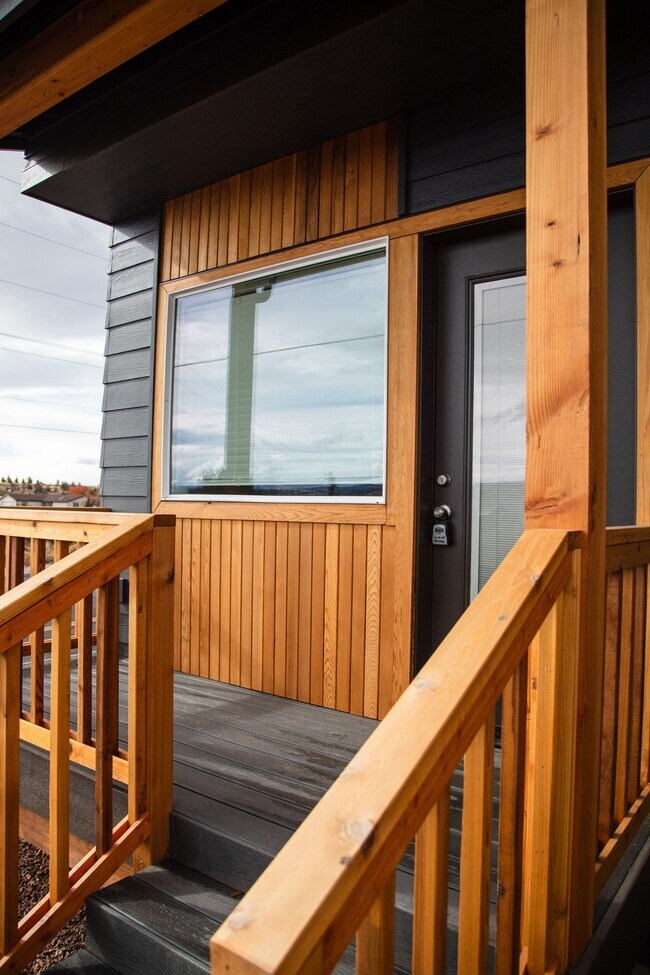 Photo - Welcome to Sun Drive Townhomes! Unidad 737