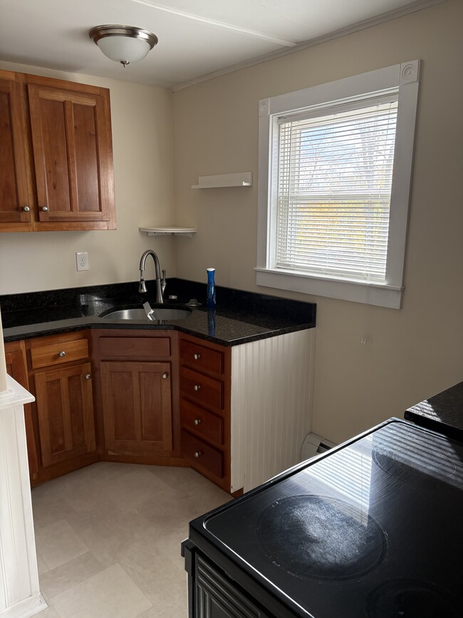 Building Photo - 94 Main St Unit 94A Main St