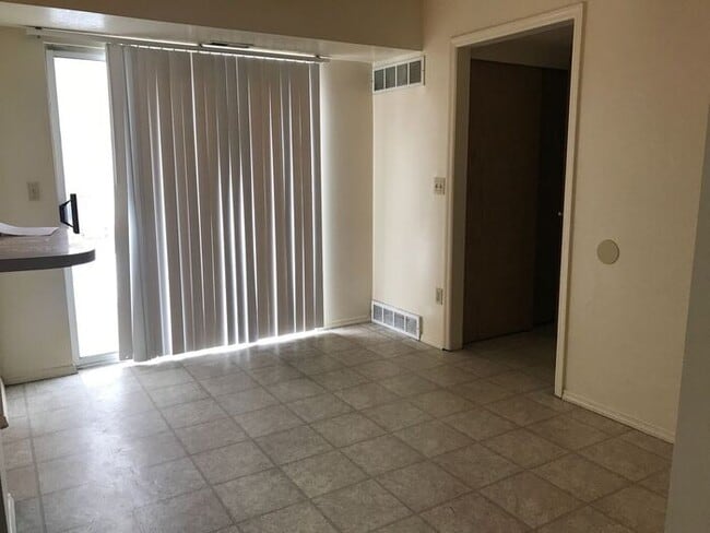 Photo - Great Value Townhome, 4 beds + attached ga...