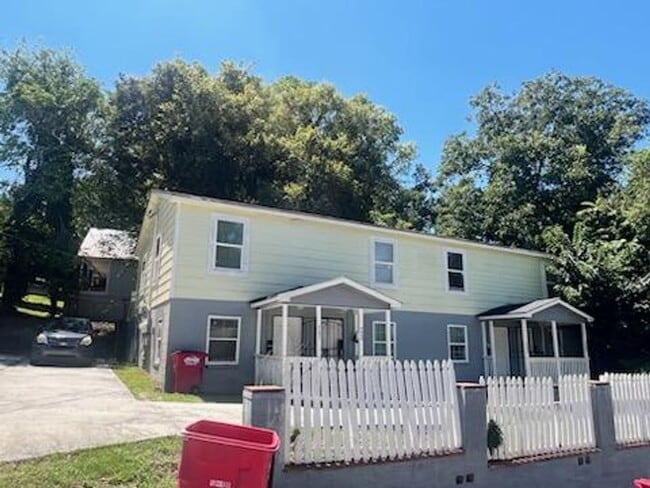 Building Photo - 2202 Roosevelt Ave Rental