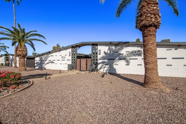 Palm View Manor