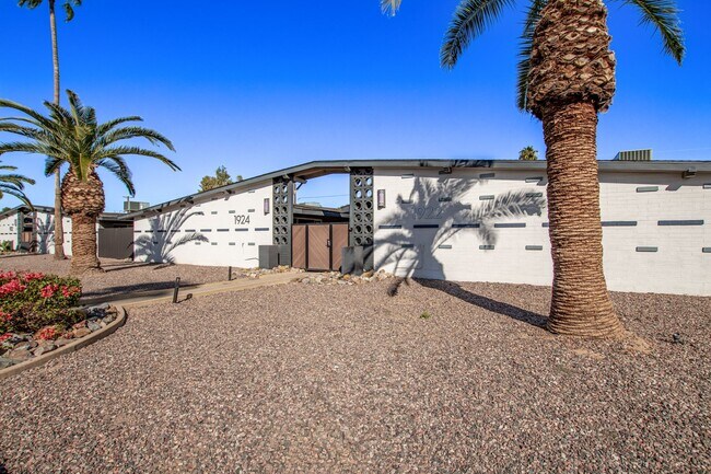 Photo - Palm View Manor