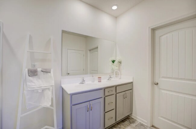 Photo - Desirable Fairway Village 4 bedroom 2.5 bath home in Oakland