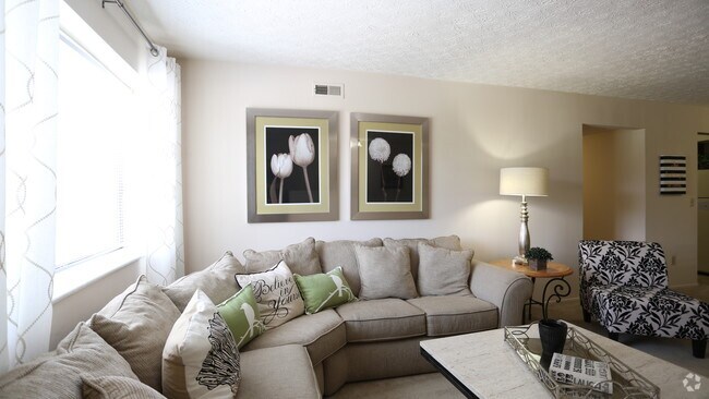 Living Room - Reserves at Northern Woods