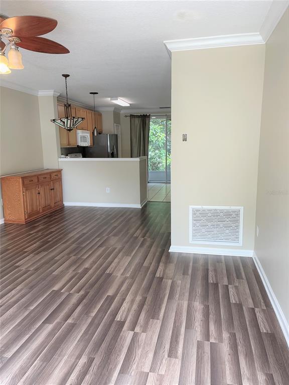 Photo - 894 Vineland Pl