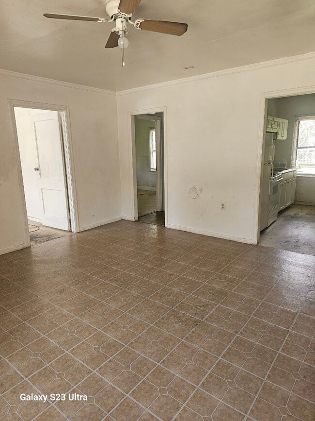 Photo - 501 Avenue L NE