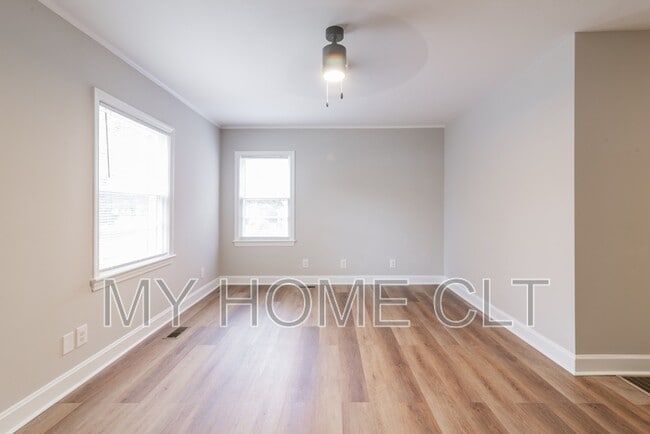 Photo - 3037 Marlowe Ave