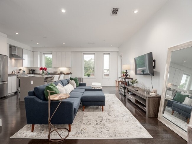 Photo - 2 W Sixth St Unit 306