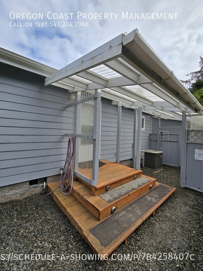 Photo - 365 SW Pacific View St