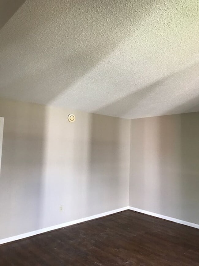 Photo - 1-Bedroom Apartment in Hillsboro West End – Utilities Included
