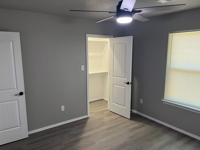 Photo - 1611 Poplar St