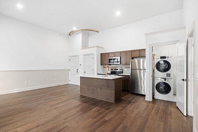 Photo - 401 Martin St