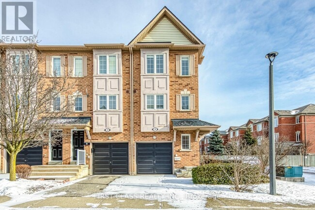 Photo - 1128 Dundas St W