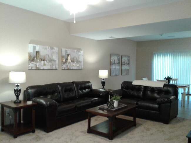 Building Photo - 1409 Wilkes Blvd Unit 103 Rental