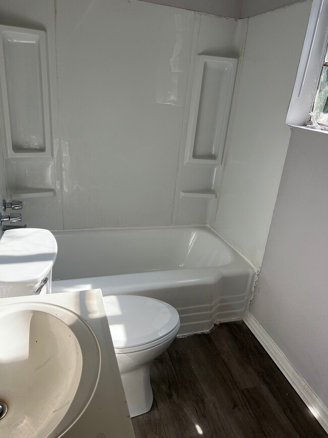 Photo - 2129 Ford St