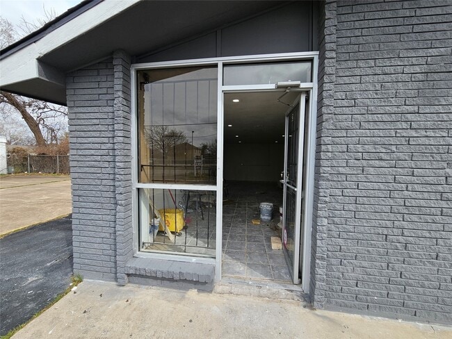 Photo - 2116 Lockwood Dr