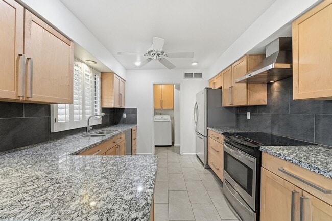 Building Photo - Welcome to this beautiful 4-bedroom, 3-bathroom home in Tempe Arizona!